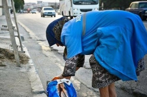 Sumqayıtda süpürgəçi qadını maşın vurub