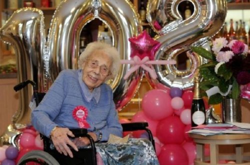 Шампанское помогло женщине дожить до 108 лет