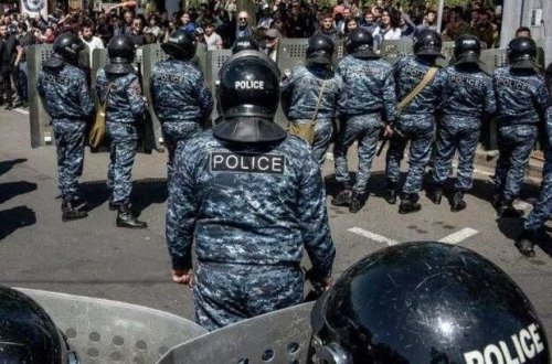 Двое сотрудников армянской полиции задержаны за взятку