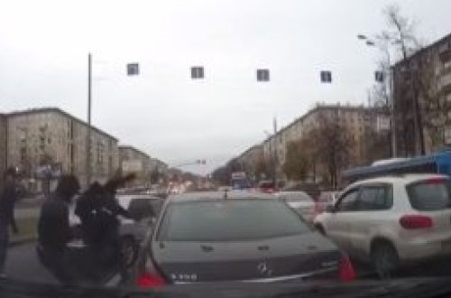 Azərbaycanlının da olduğu dəstə iş adamını belə qarət etdi - VİDEO