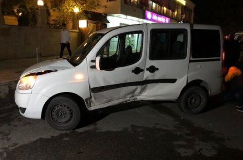 Yüksək sürət qəzaya səbəb oldu: yaralı var - FOTO/VİDEO