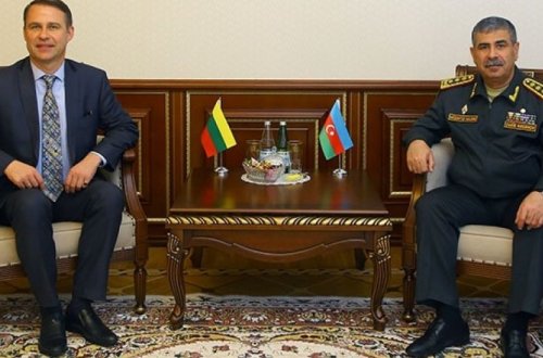 Министр обороны Азербайджана встретился с новым послом Литвы в Азербайджане