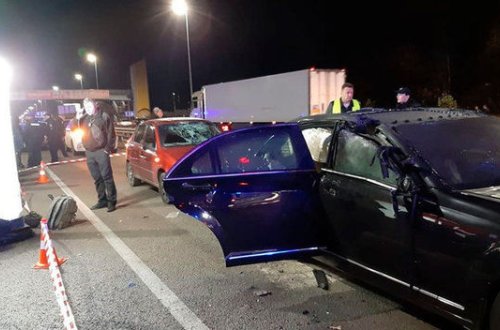 Kiyevdə motosikletçi “Mercedes”ə qumbara atdı, 1 nəfər öldü - VİDEO