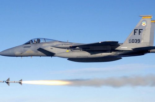 Американский истребитель случайно выронил снаряд над Японией