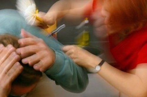 Qadınlar birləşərək kişini döydülər-Bakıda