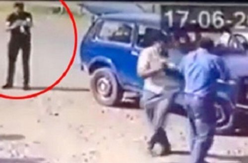 Azərbaycanda dəhşətli qan davası: Bir ailənin 2 oğlu öldü - VİDEO