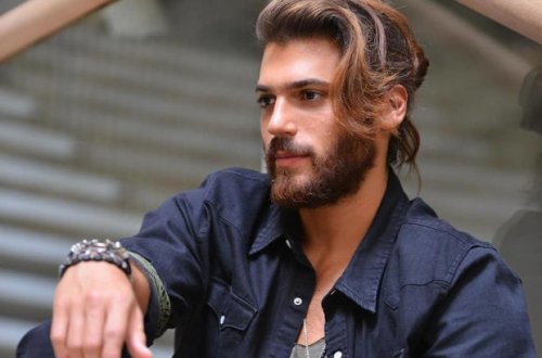 Aktyor qadının öpüş təklifini rədd etdi - Özünü dənizə atdı