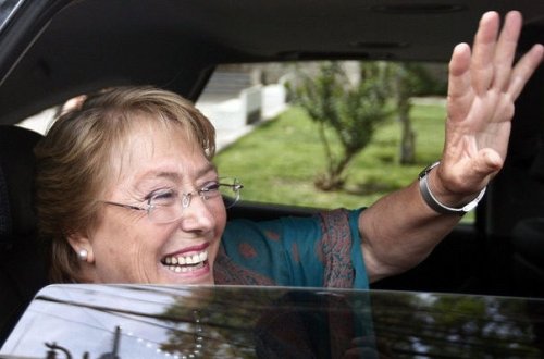 Mer ona sual verən jurnalistlərdən qaçdı - VİDEO