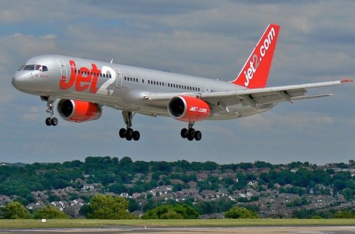 Стюардесса обварила 7-летнюю девочку кипятком во время полета - ФОТО