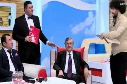 Canlı yayımda əməkdar artisti məsxərəyə qoydular — VİDEO