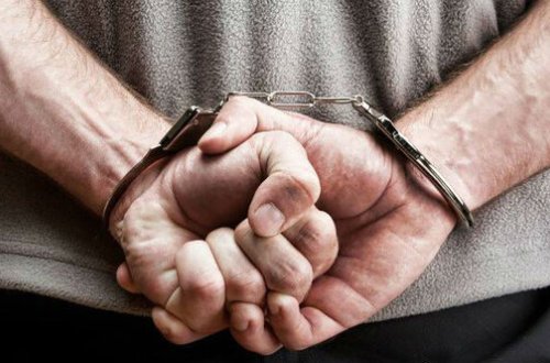 Polis borcu olan 120 nəfəri saxlayıb