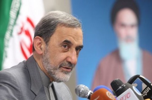 Аргентина требует арестовать советника Хаменеи в Баку