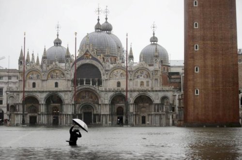 Şəhərin 80 faizi su altında qaldı