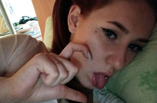 15 yaşlı qızlarının otağına girən valideynləri dəhşətə gəldi - Məktəbdə bıçaqlanıb, evə gəlibmiş....