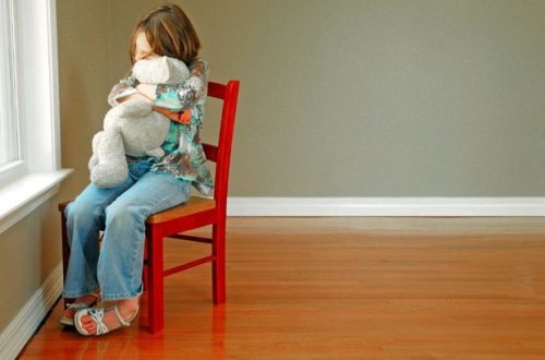 Брошенные дети ждут, когда за ними вернется мама