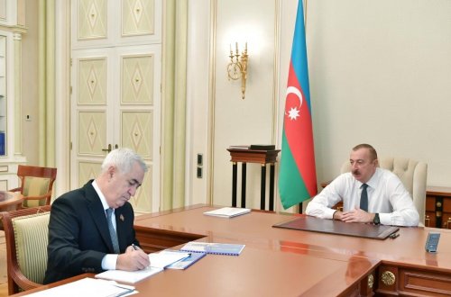 Prezident İlham Əliyev “Azərbaycan Dəmir Yolları” Qapalı Səhmdar Cəmiyyətinin sədrini qəbul edib - FOTO