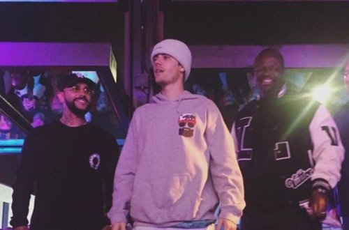 Джастин Бибер пришел на открытие бургерной Тимати в Лос-Анджелесе - ВИДЕО