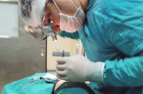 Moskvada kişi biznesmenin burnunu dişlədi