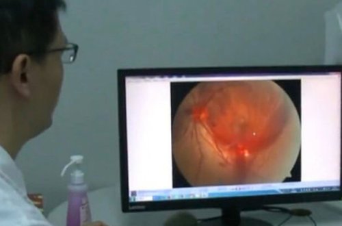 Девушка всю ночь играла на телефоне и ослепла