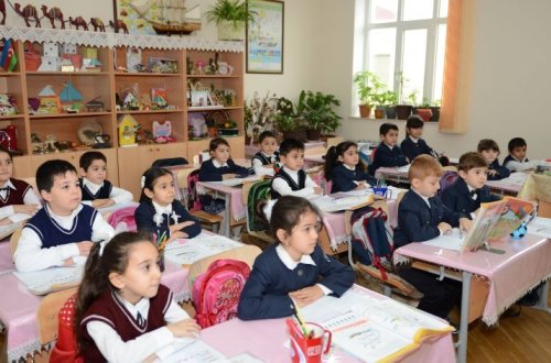 С завтрашнего дня в азербайджанских школах начинаются осенние каникулы