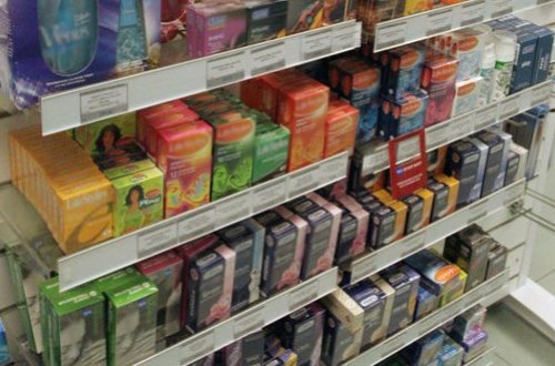 Prezervativi almağa utandığı üçün oğurladı — VİDEO