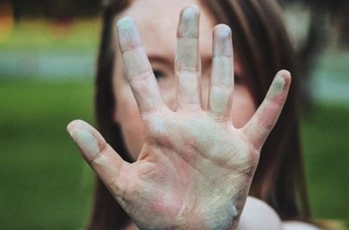 DƏHŞƏT! Riyaziyyat müəllimi 5 QIZ ŞAGİRDƏ... - VİDEO