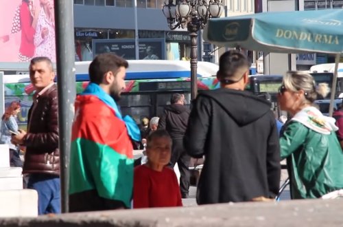 Türklər Azərbaycan bayrağına etiraz edən gəncin cavabını belə verdilər - VİDEO