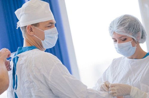 Azərbaycanda kişi həkimlərin sayı azalıb