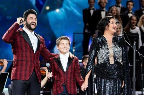 Yusif Eyvazov ailəsi ilə birlikdə İqor Krutoyun yubiley konsertində çıxış etdi – FOTO