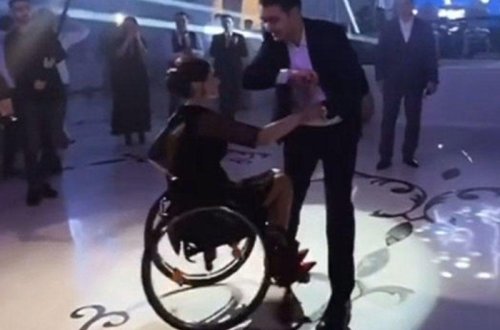 Азербайджанская параспортсменка удивила танцем на свадьбе - ВИДЕО