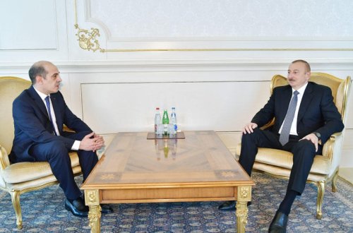 Prezident İlham Əliyev İordaniyanın Azərbaycanda yeni təyin olunmuş səfirinin etimadnaməsini qəbul edib - FOTO