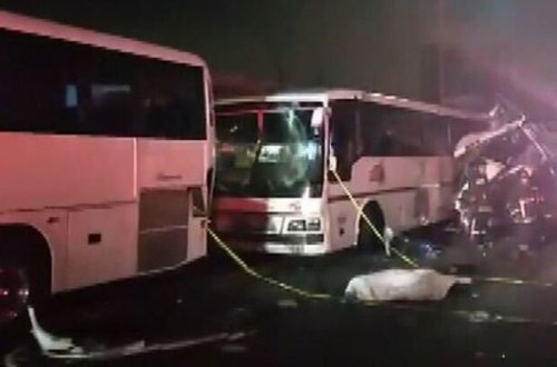 Zəncirvari qəza törədən avtobus sürücüləri hadisə yerindən qaçdı: Ölənlər var - VİDEO