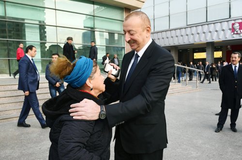 Prezidentə yaxınlaşıb banka olan borcunun silinməsini xahiş etdi, dövlət başçısı dərhal göstəriş verdi - VİDEO