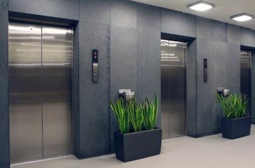 Bakıda lift 7-ci mərtəbədən birinci mərtəbəyə düşdü - VİDEO