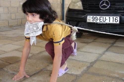 Dişi ilə özündən qat-qat ağır olan avtomobili dartan 10 yaşlı pəhləvanımız - VİDEO - FOTO