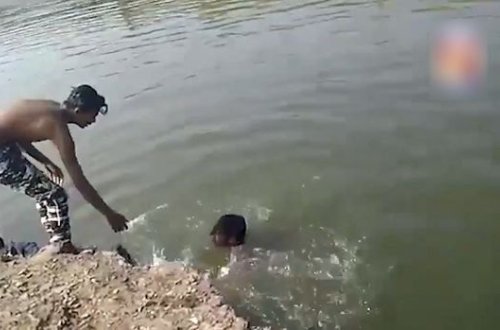 Dostlarına kömək etmək əvəzinə faciəli ölümünü kameraya çəkdilər - VİDEO