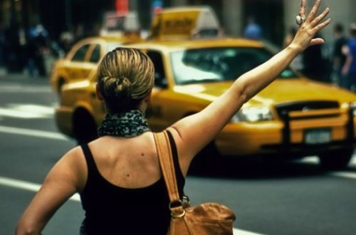 Taksi sürücüsü turistləri soydu: 3 km yola görə 200 dollar alıb