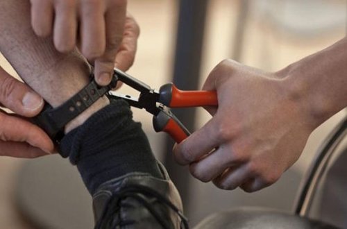 Məhkəmə həbs edilən direktora elektron qolbaq taxılması barədə qərar çıxardı