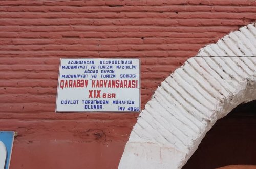 Əbülfəs Qarayevin Qarabəy karvansarayının acınacaqlı vəziyyətindən xəbəri varmı?