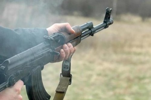 Россиянин открыл стрельбу из автомата из окна жилого дома - ВИДЕО