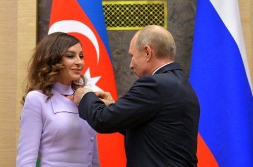 Putin Mehriban Əliyevanı “Dostluq” ordeni ilə təltif etdi - Fotolar