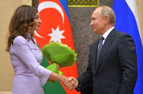 Putin Mehriban Əliyevaya Azərbaycanda rus dilinə olan münasibətə görə təşəkkürünü bildirib