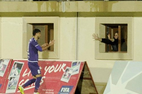 “Qarabağ”a qol vurub anasına doğru qaçdı - VİDEO