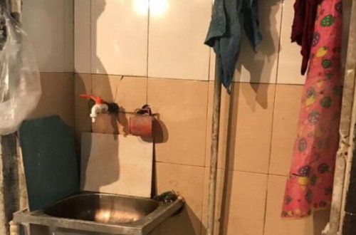 Bakının mərkəzində satışa çıxarılan çörəklər belə istahsal edilir - FOTOLAR