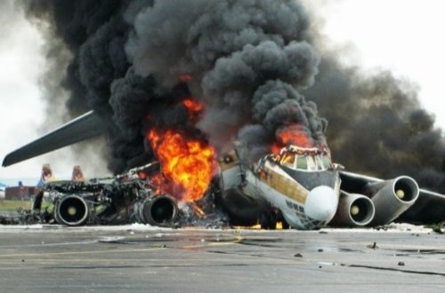 SON DƏQİQƏ: Məşhurların olduğu təyyarə QƏZAYA UĞRADI - Onlarla ölü və yaralı var / VİDEO