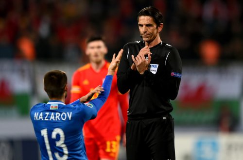 Millimizin formasını geyinməkdən imtina etdi - 