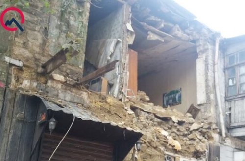 Bakının mərkəzində yaşayış binası uçdu - FOTOLAR