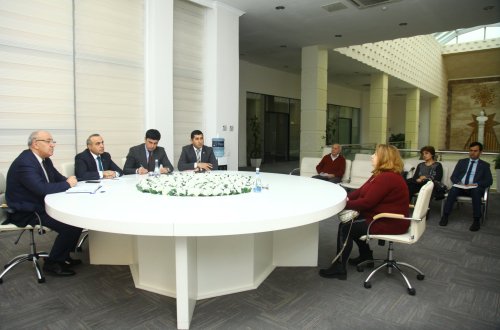 Azay Quliyev seçicilərini qəbul edib