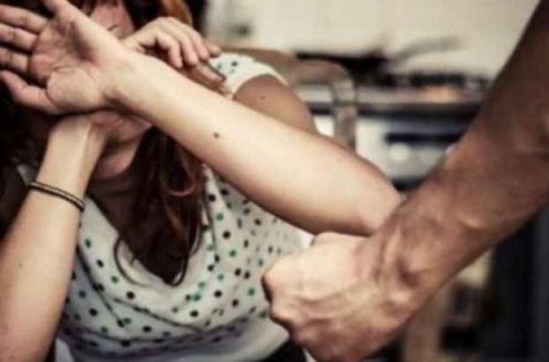 Ərini şikayət etmək üçün polisə getdi, polis şöbəsində döyüldü - Azərbaycanda