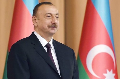 İlham Əliyev BDU-nun 100 illik yubileyi münasibətilə keçirilən mərasimdə